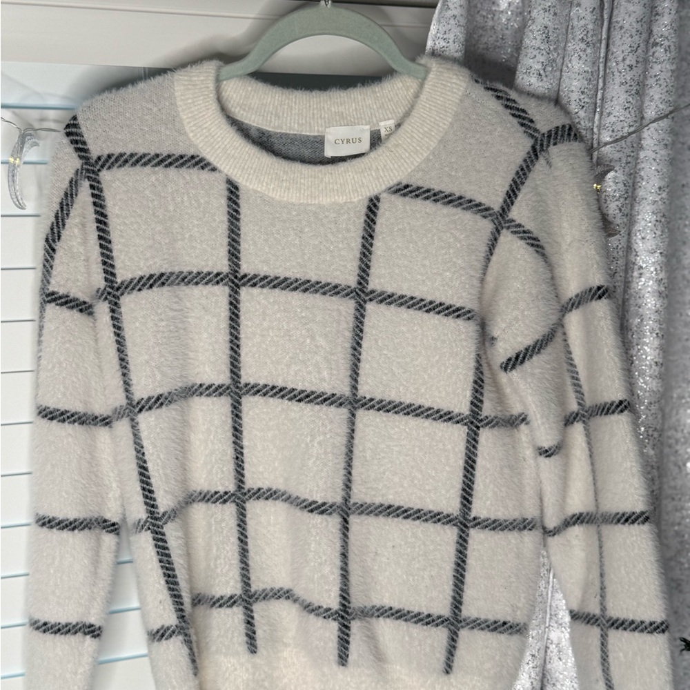 Like new! Cyrus Women's Ivory and Charcoal Checkered Sweater